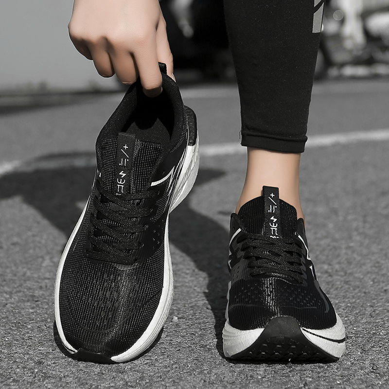 女性の靴スニーカー女性カジュアルメンズシューズテニス高級靴ト - Mesh Trainer Breathable のレビューと価格