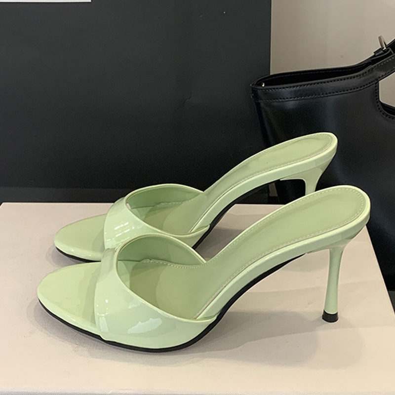 Liyke-女性のためのワインレッドのパテントレザースリッパ - Men Shoes Red Tape のレビューと価格
