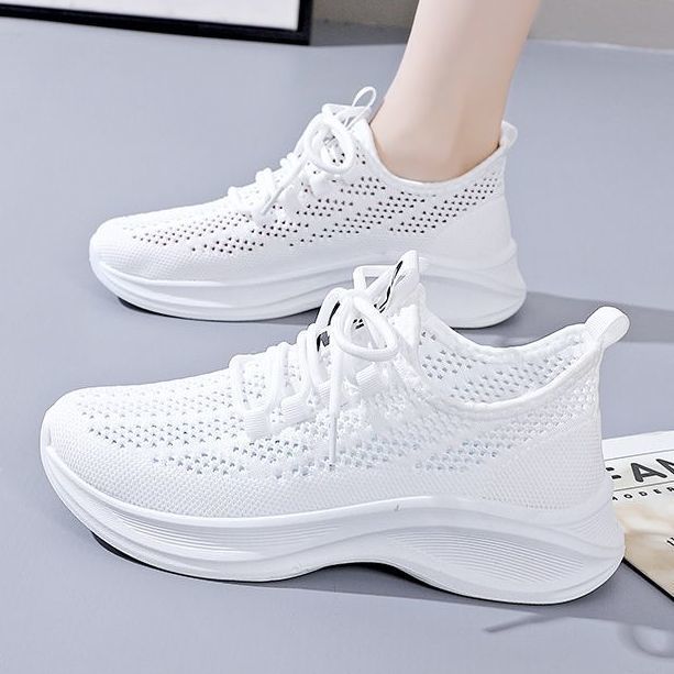 夏用中空メッシュレディーススニーカー、通気性のあるフライウー - Mesh Trainer Breathable のレビューと価格
