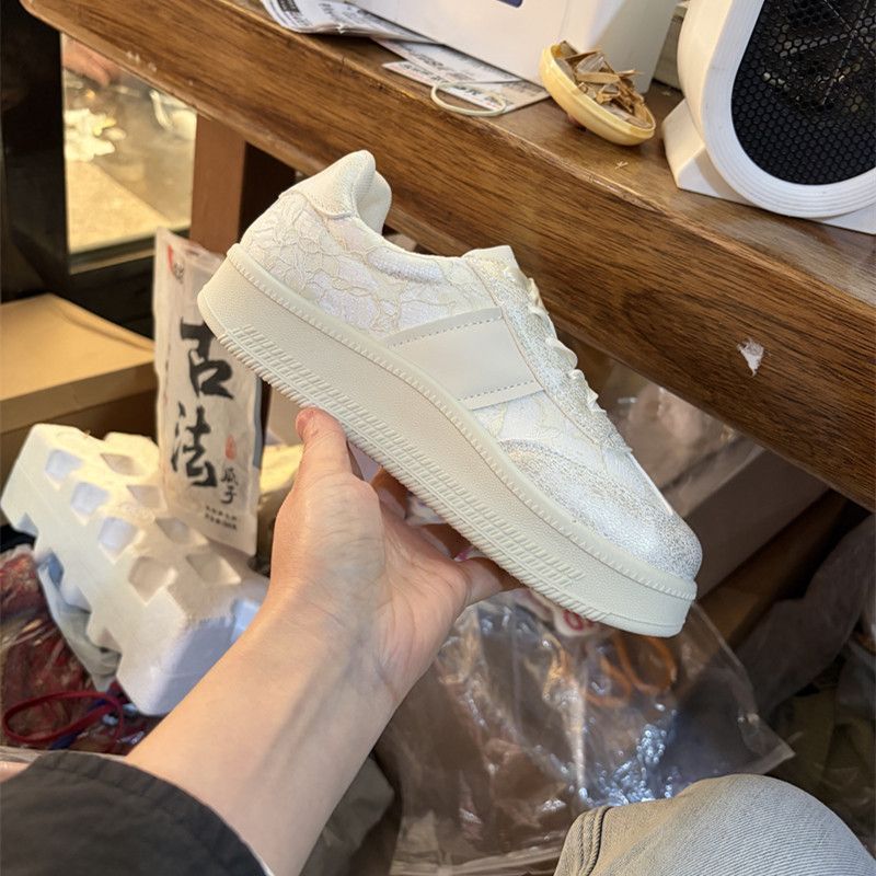 ドイツトレーナースニーカー女性レトロホワイトシューズレースリ - Mesh Trainer Breathable のレビューと価格